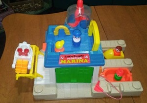 lot 203 image: Vintage 1987 Fisher Price Little People Floating Marina