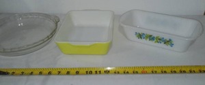 lot 208 image: Vintage Pyrex (2) and Glass Bake.