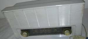 lot 227 image: RCA Victor Tabletop Radio.
