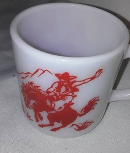 lot 244 image: Vintage 50s Hazel Atlas Milk Glass Western Cowboy & Indian Child Cup