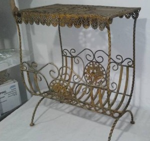 lot 249 image: Vintage Metal End Table  Rack.