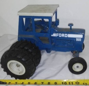 lot 262 image: Ertl Ford 9600 Tractor, Nice.