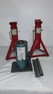 lot 278 image: 10 Ton Hydraulic Hand Jack and Sumco Jack Stands (2).