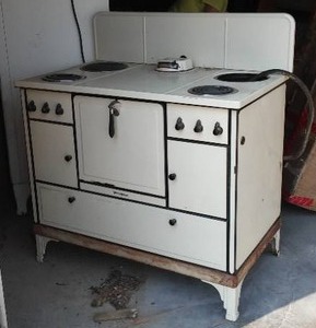 lot 336 image: Vintage Westinghouse Stove.
