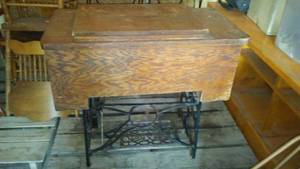 lot 348 image: Vintage Franklin Sewing Machine And Stand.