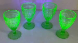 lot 15 image: Vintage HAZEL ATLAS  Green Uranium Glass Water Goblets