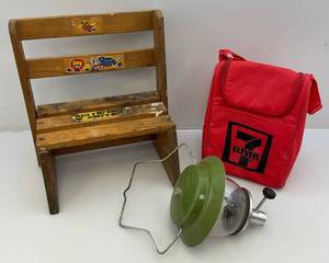 lot 25 image: Vintage Items Including 7 Eleven Thermal Bag & More