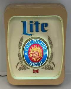 lot 146 image: Vintage Miller Lite Beer Light (WORKS)