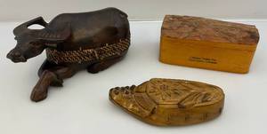 lot 150 image: Misc. Vintage Hand Carved Trinket Boxes