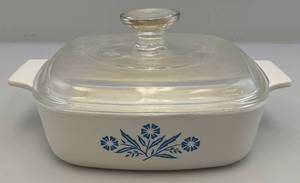 lot 175 image: Vintage (RARE) CorningWare Blue Cornflower 4 Cup 2pc. Bottom & Pyrex Lid