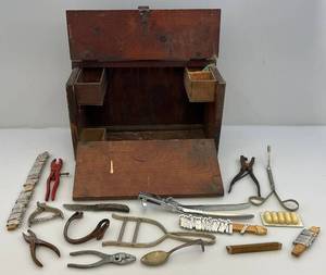 lot 237 image: Vintage Live Stock Tagging Equipment In Vintage Wooden Carrying Case