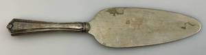 lot 242 image: Vintage Sterling Silver Handled PieCake  Server