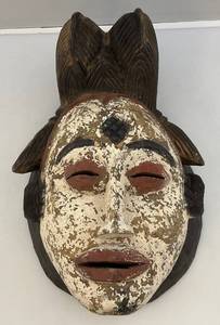 lot 245 image: Vintage Wooden Hand Carved Duma Or Mukudj Mask, Mukui Tribe In Gabon Africa 11 x 17