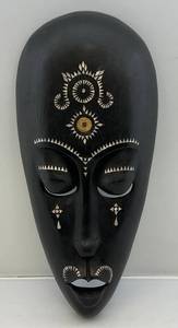 lot 246 image: Vintage Wooden Hand Carved Tribal Mask 9 x 20