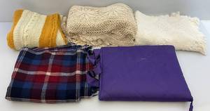 lot 253 image: Misc. Vintage Blankets & More
