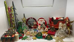 lot 258 image: Large Lot Of Misc. Vintage Christmas Items & Dcor