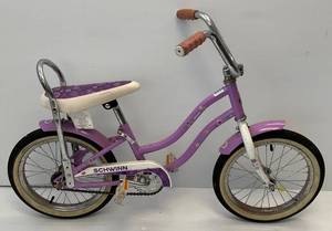 lot 274 image: Vintage Girls Schwinn Bike With Banana Seat