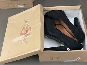 lot 29 image: Bonnibel Black High Heels - Size 8.5 (Style TISHA-2)