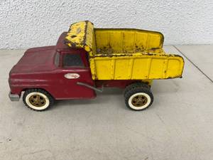 lot 302 image: Tonka Dump Truck