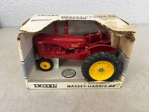 lot 319 image: Massey-Harris 44 Tractor 116 Scale