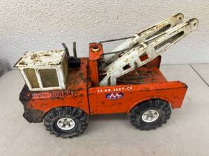lot 324 image: Mighty Tonka Tow Truck