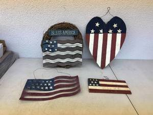 lot 325 image: Flag Theme Home Decor