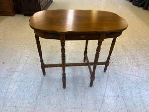 lot 326 image: Antique Table 20 x 34 x 29 Tall
