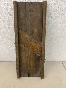 lot 327 image: Antique Kraut Cutter