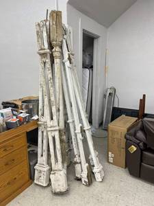 lot 331 image: Wood Architectural Salvage