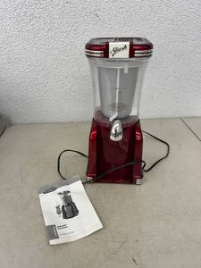 lot 337 image: Retro Series Slush Machine