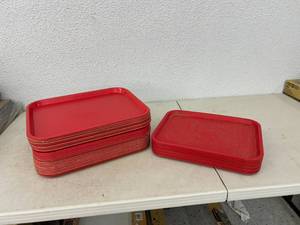 lot 365 image: Food Service Trays