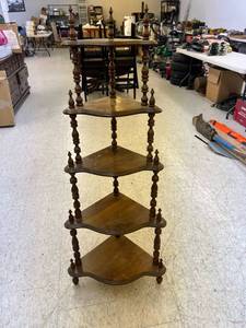 lot 373 image: Corner Shelf