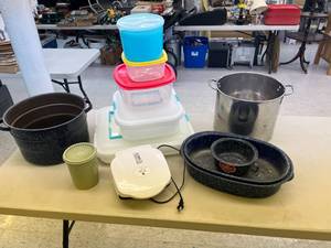 lot 391 image: Kitchen Items