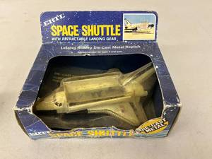 lot 441 image: Ertl Space Shuttle