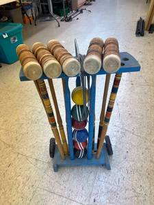 lot 464 image: Croquet Set