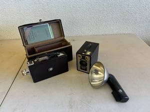 lot 465 image: Vintage Cameras