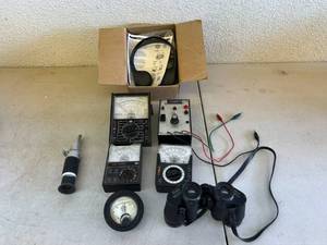 lot 469 image: Binoculars & Meters