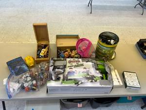 lot 472 image: Large Lot of Toys & Games
