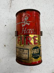 lot 487 image: Vintage Hero in a Can Pressurized Fire Extinguisher - 1940s