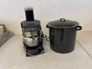 lot 524 image: Power Juicer & Stock Pot