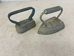 lot 521 image: Sad Irons