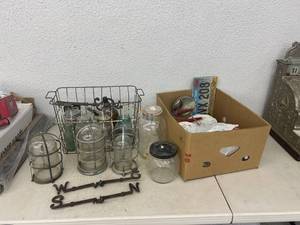 lot 527 image: Mixed Lot Collectibles