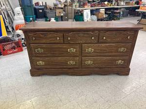 lot 532 image: Dresser 18 x 62 x 32 Tall