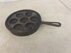 lot 540 image: Cast Iron Pan