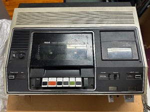 lot 17 image: Excellent Condition Vintage RCA Model VBT-200 Video Cassette Recorder VCR
