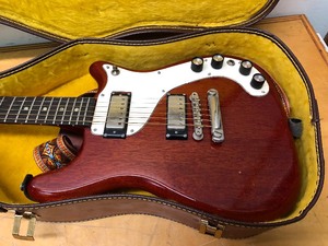 lot 47 image: Very Nice Vintage EPIPHONE Electric Guitar wCase