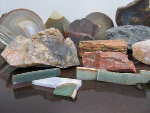 lot 267 image: Large Estate Lot of Agates Rocks etc