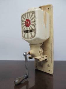 lot 81 image: Vintage D-E Wall Mount Coffee Grinder