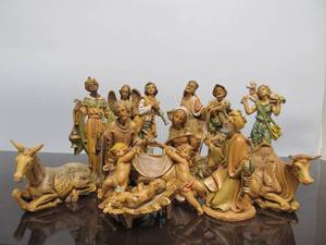 lot 83 image: Larger Size Highly Detailed Vintage Italian Fontanini Nativity Set