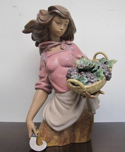 lot 95 image: LARGE Signed Lladro Porcelain Sculpture - Girl wGrapes